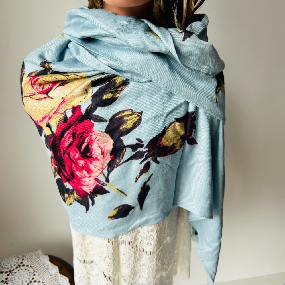 Floral Blue Scarf Vince 185 cm/50 cm 100% rayonne.